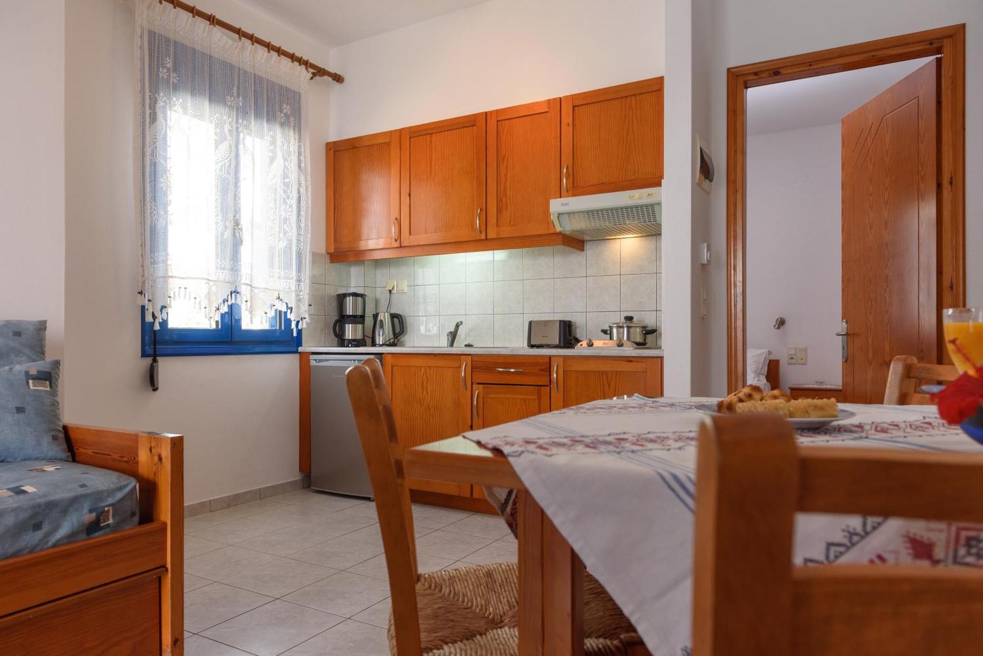Finikas Studios & Apartments - Kalamaki Holidays ภายนอก รูปภาพ
