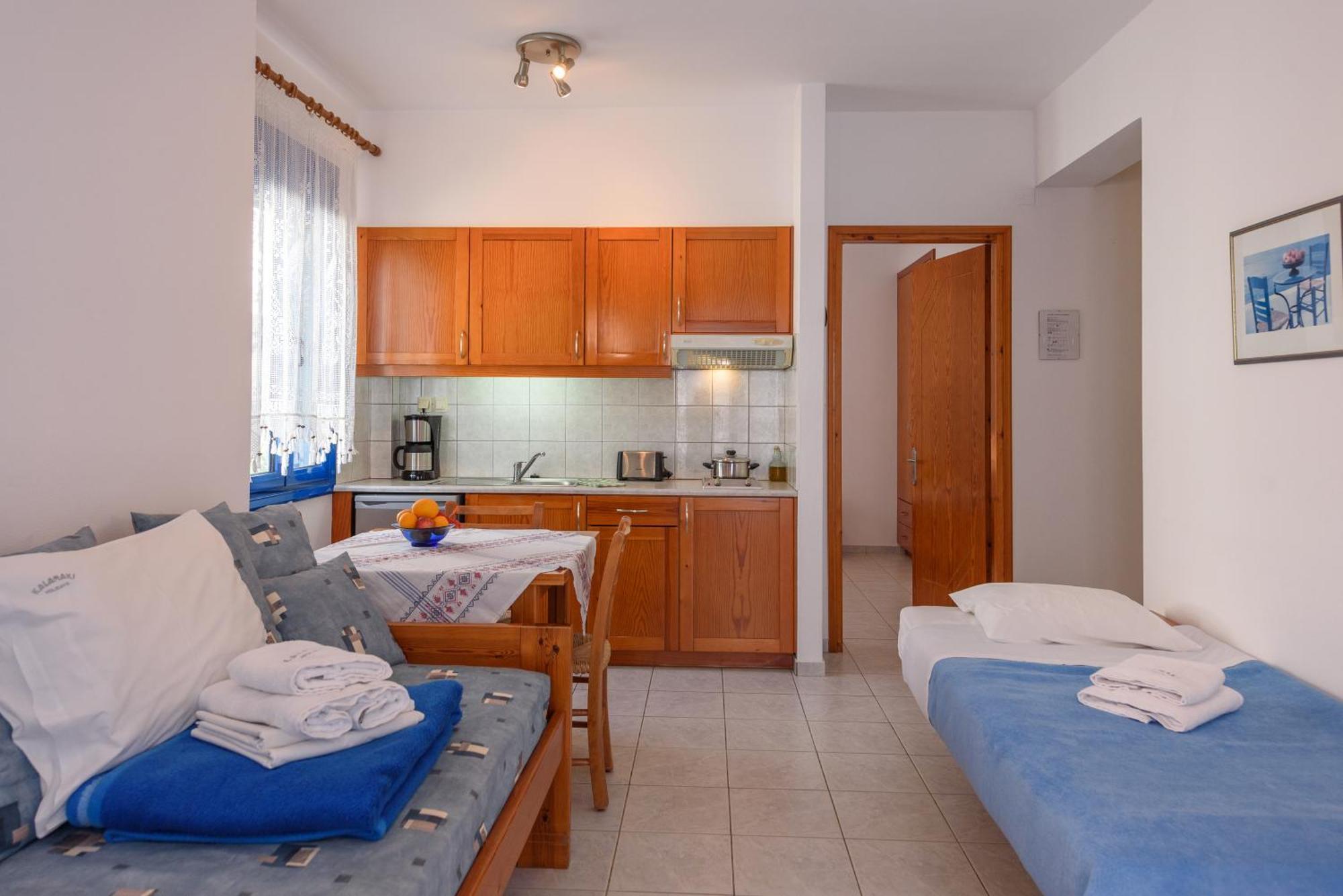Finikas Studios & Apartments - Kalamaki Holidays ภายนอก รูปภาพ