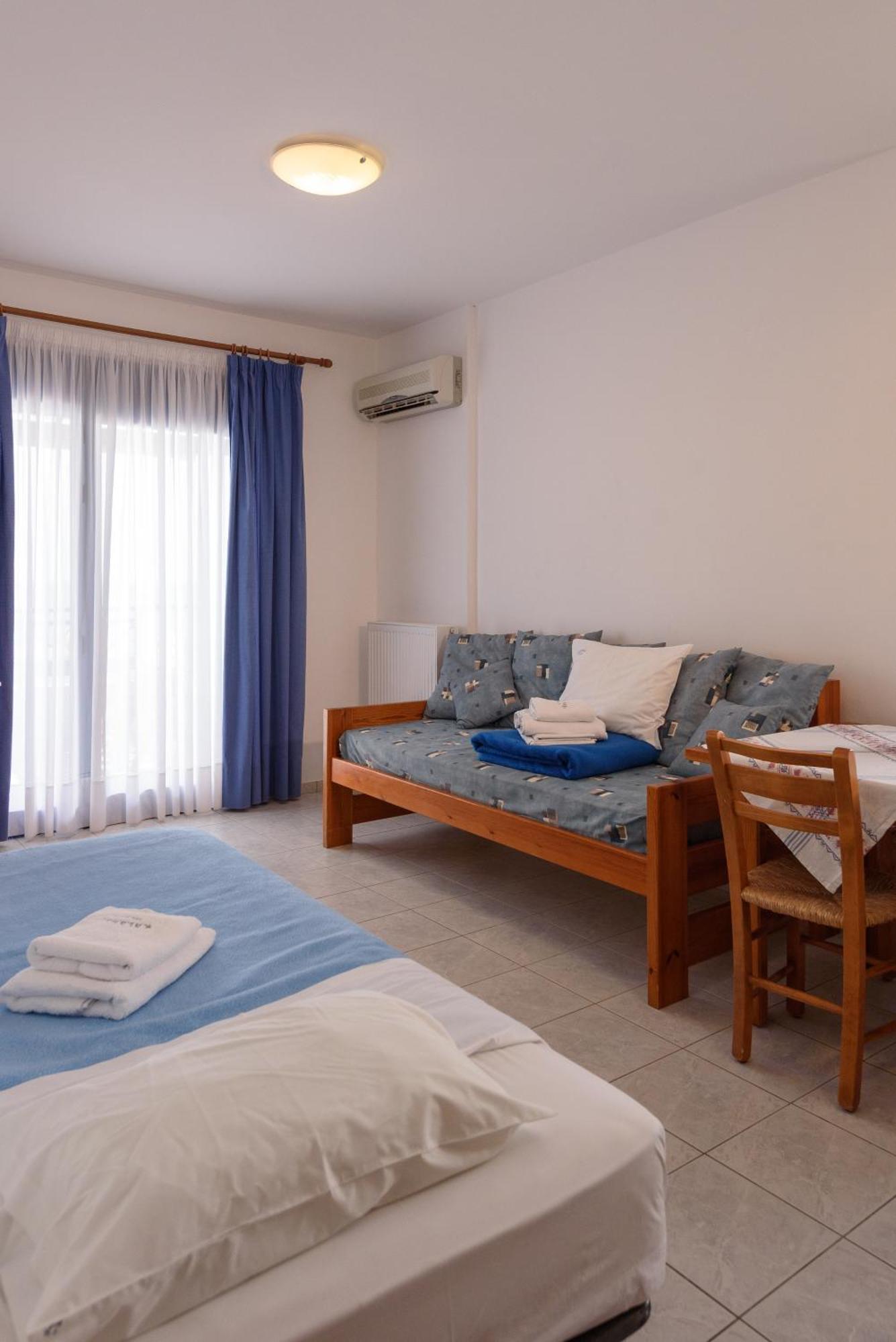 Finikas Studios & Apartments - Kalamaki Holidays ภายนอก รูปภาพ