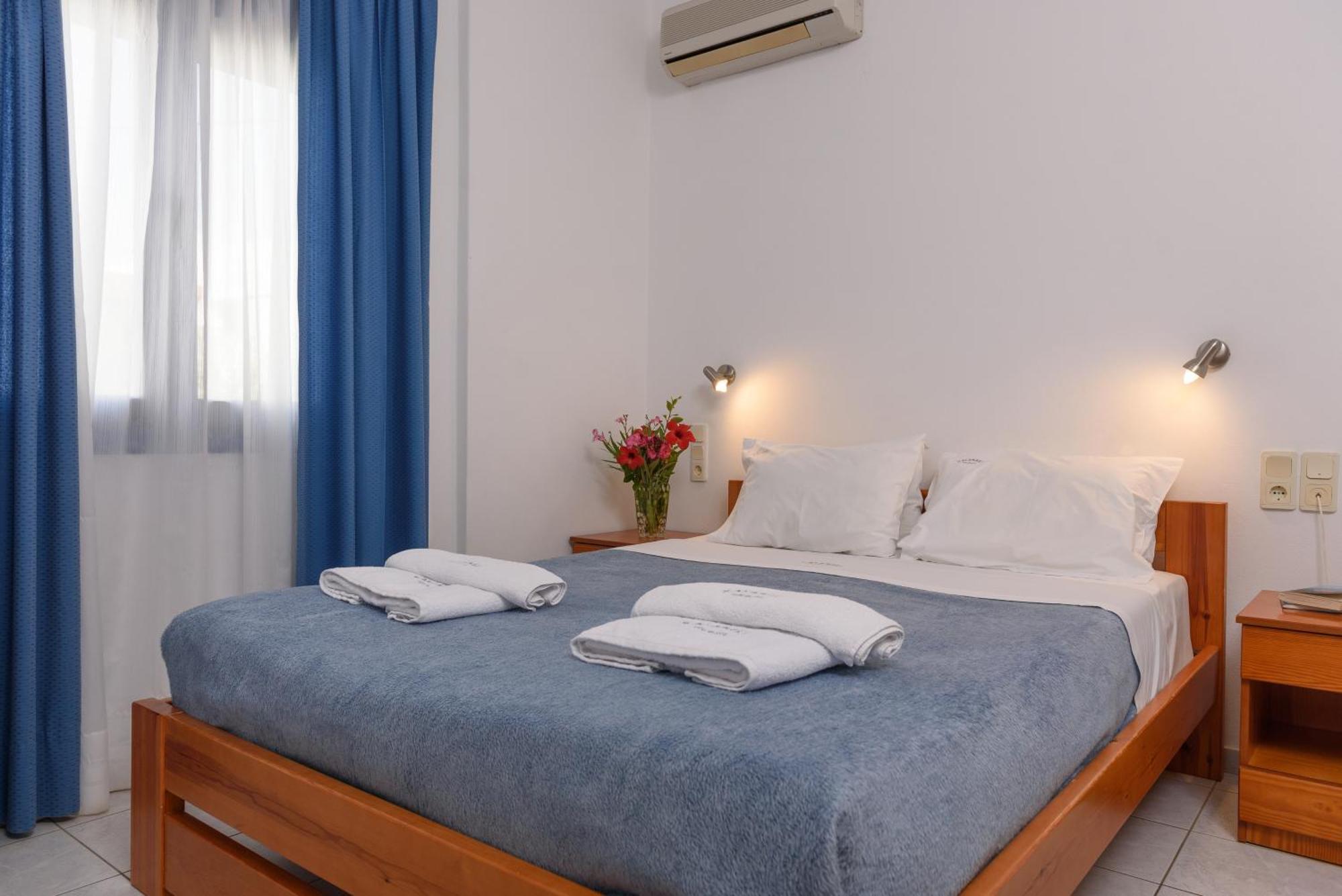 Finikas Studios & Apartments - Kalamaki Holidays ภายนอก รูปภาพ