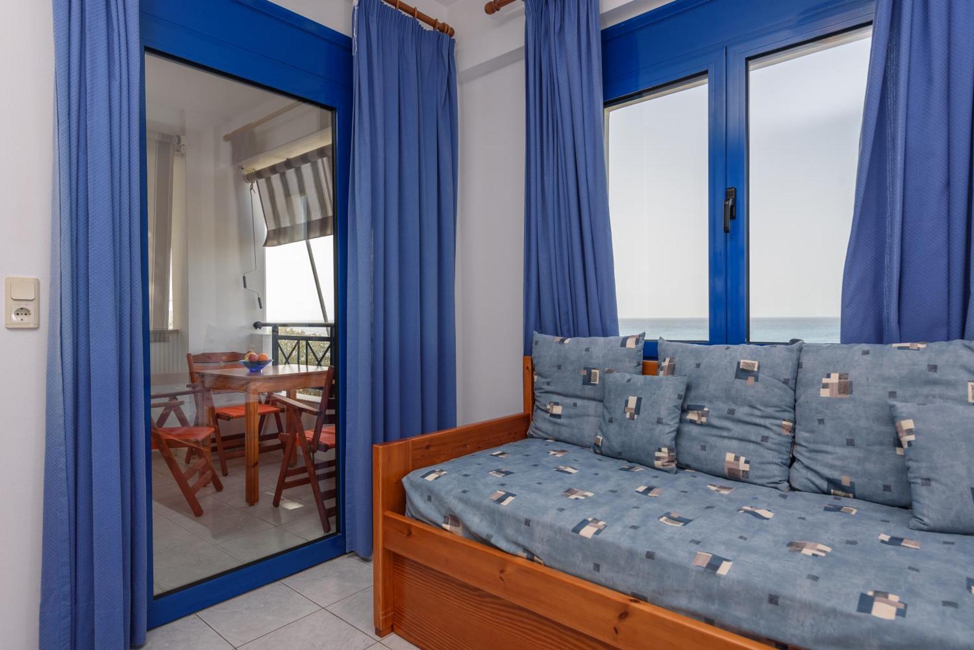 Finikas Studios & Apartments - Kalamaki Holidays ภายนอก รูปภาพ