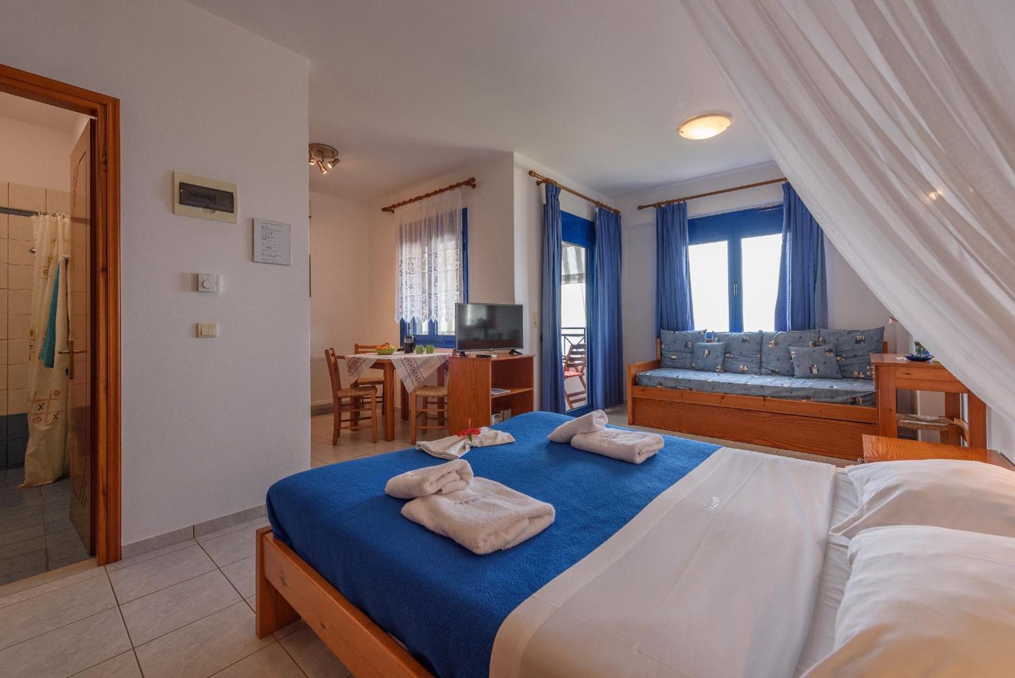 Finikas Studios & Apartments - Kalamaki Holidays ภายนอก รูปภาพ