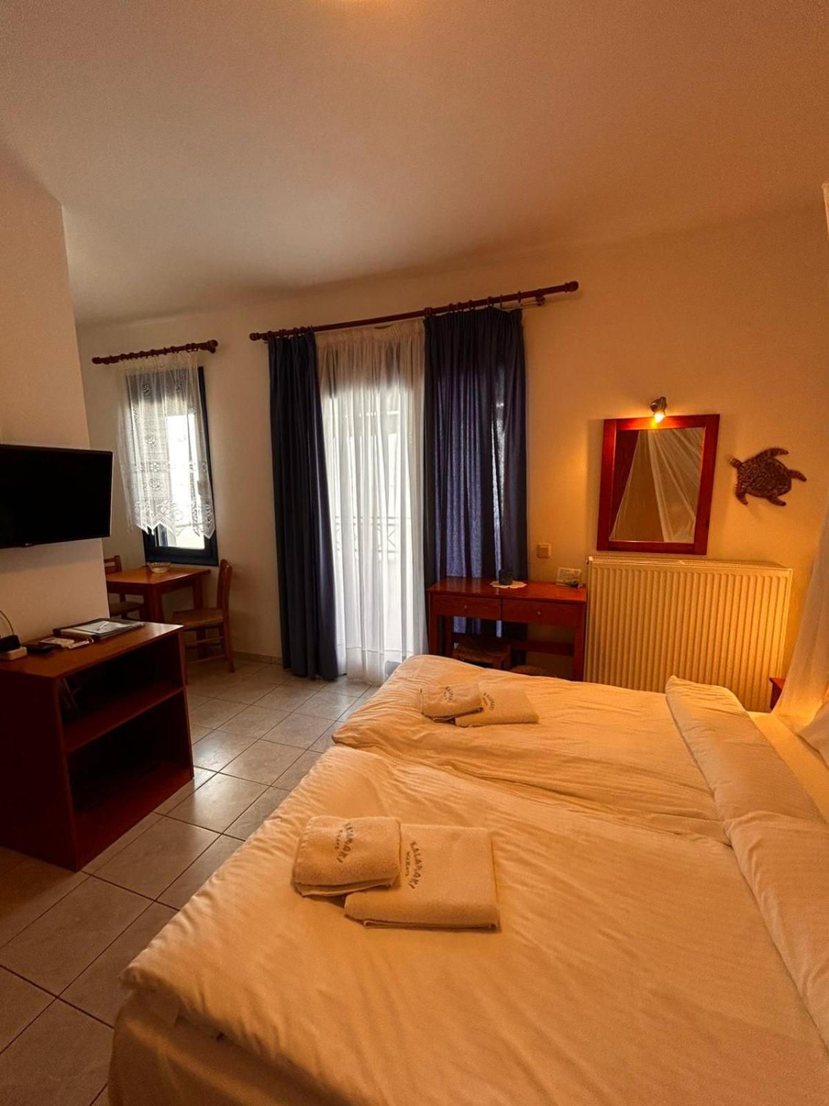 Finikas Studios & Apartments - Kalamaki Holidays ภายนอก รูปภาพ