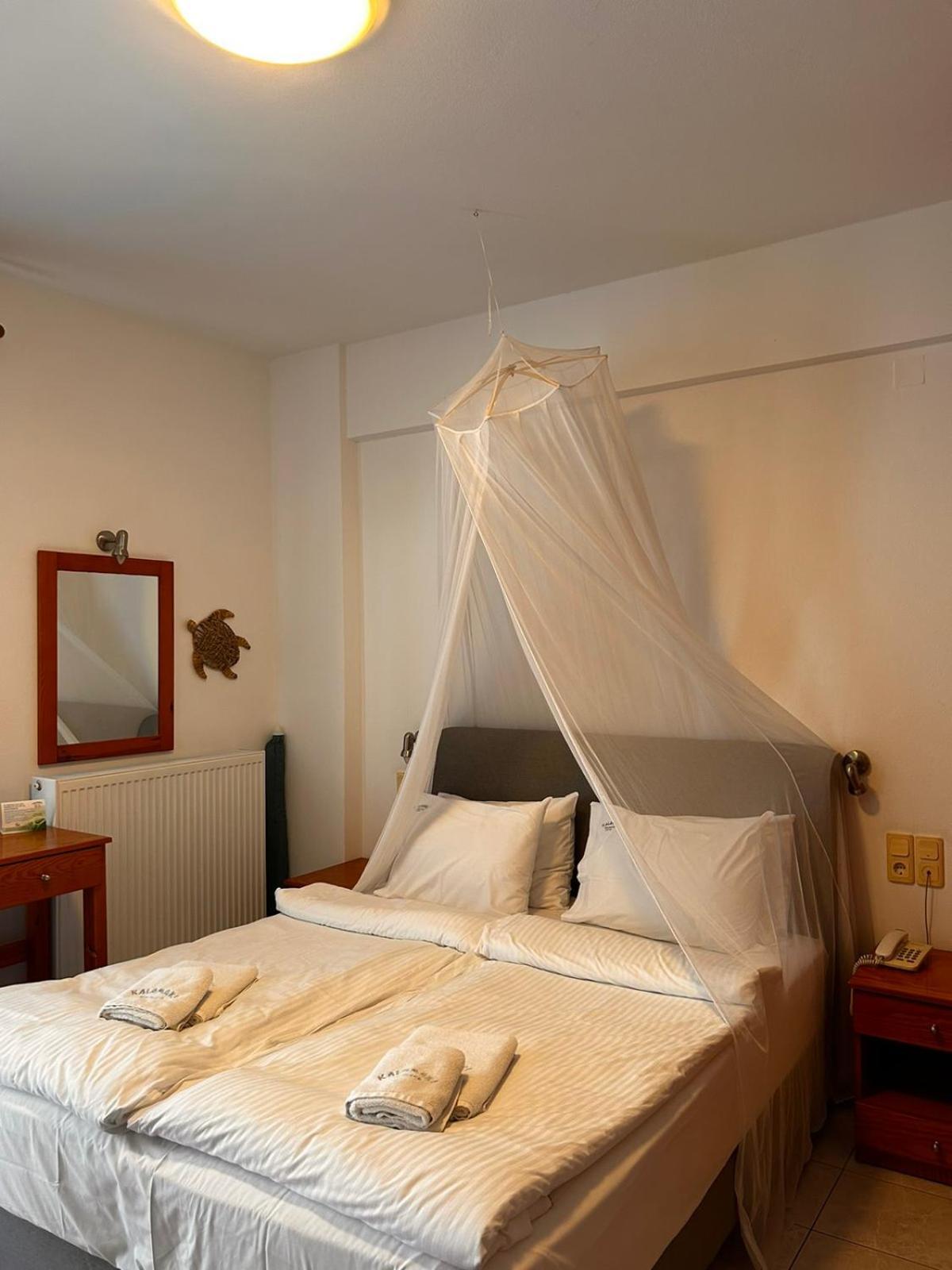 Finikas Studios & Apartments - Kalamaki Holidays ภายนอก รูปภาพ