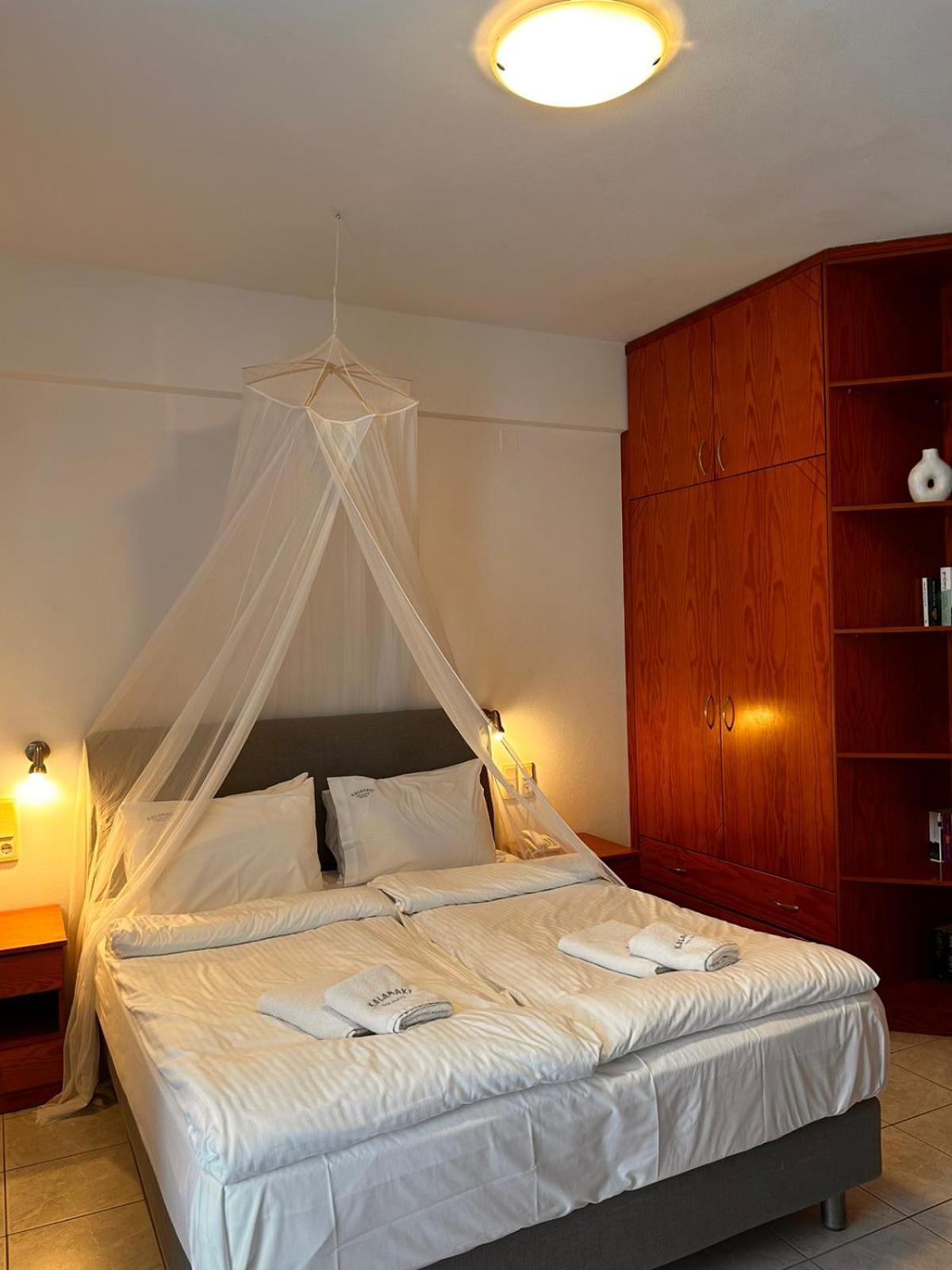 Finikas Studios & Apartments - Kalamaki Holidays ภายนอก รูปภาพ