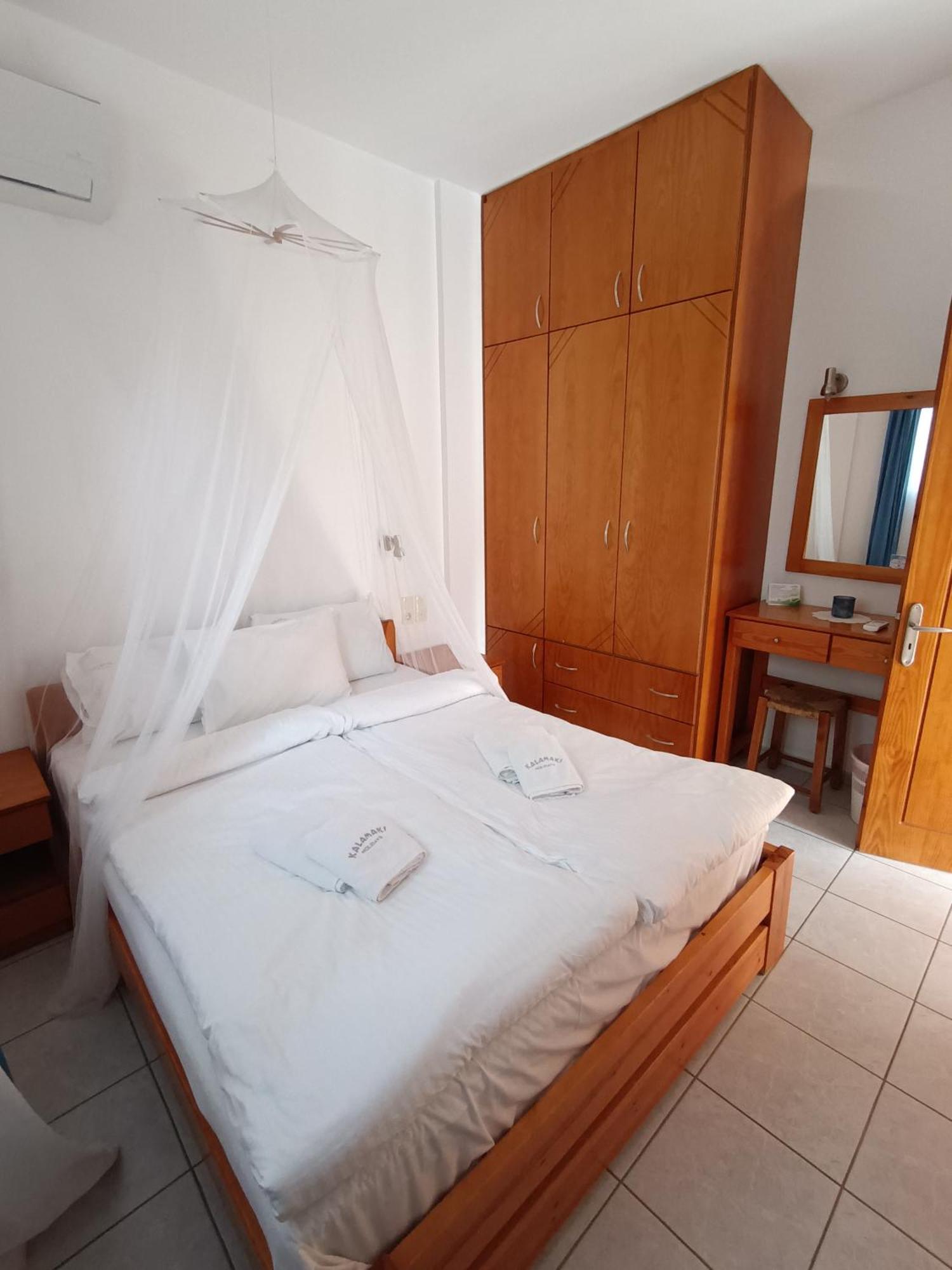 Finikas Studios & Apartments - Kalamaki Holidays ภายนอก รูปภาพ