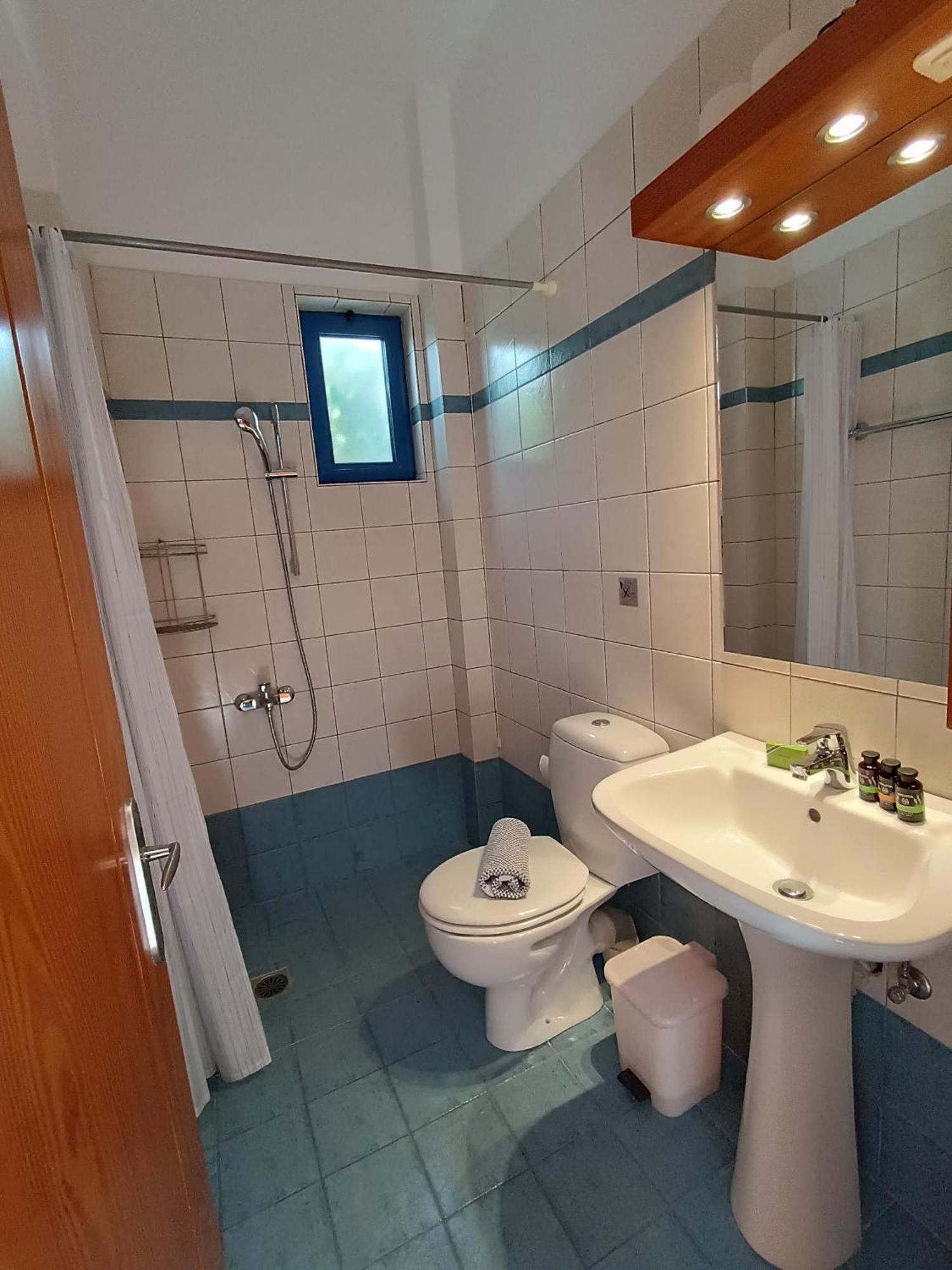 Finikas Studios & Apartments - Kalamaki Holidays ภายนอก รูปภาพ